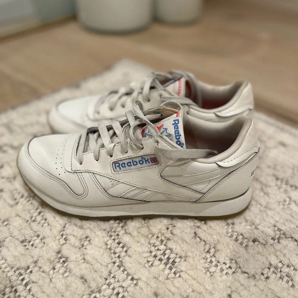 Reebok Women’s Classic White leather 8.5 sneakers - Picture 3 of 7